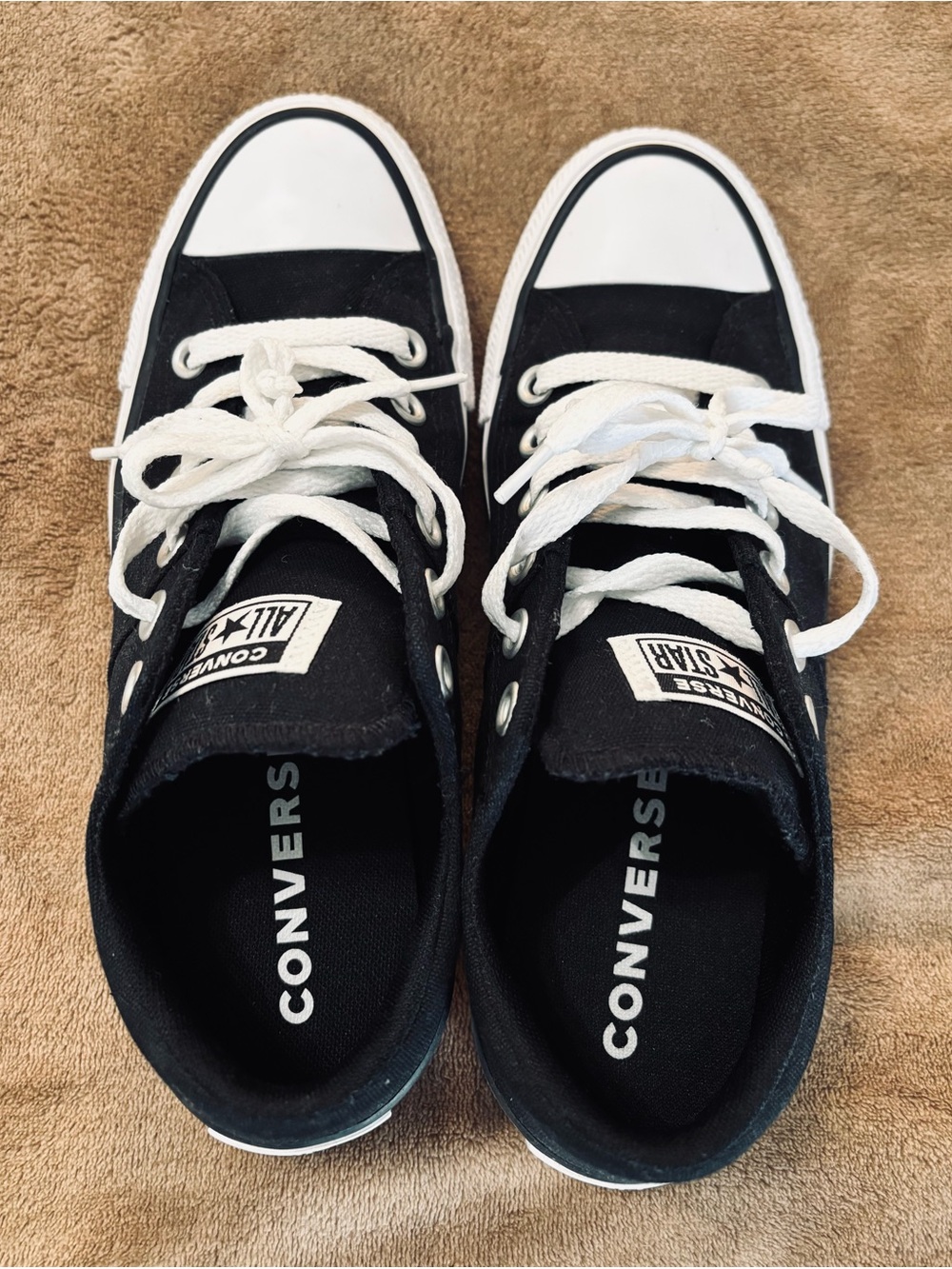 Women’s 7.5 Converse Low Top Sneakers - Black & White - Picture 5 of 5